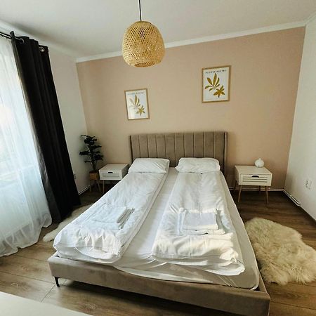 A'S Apartment Onesti Bagian luar foto