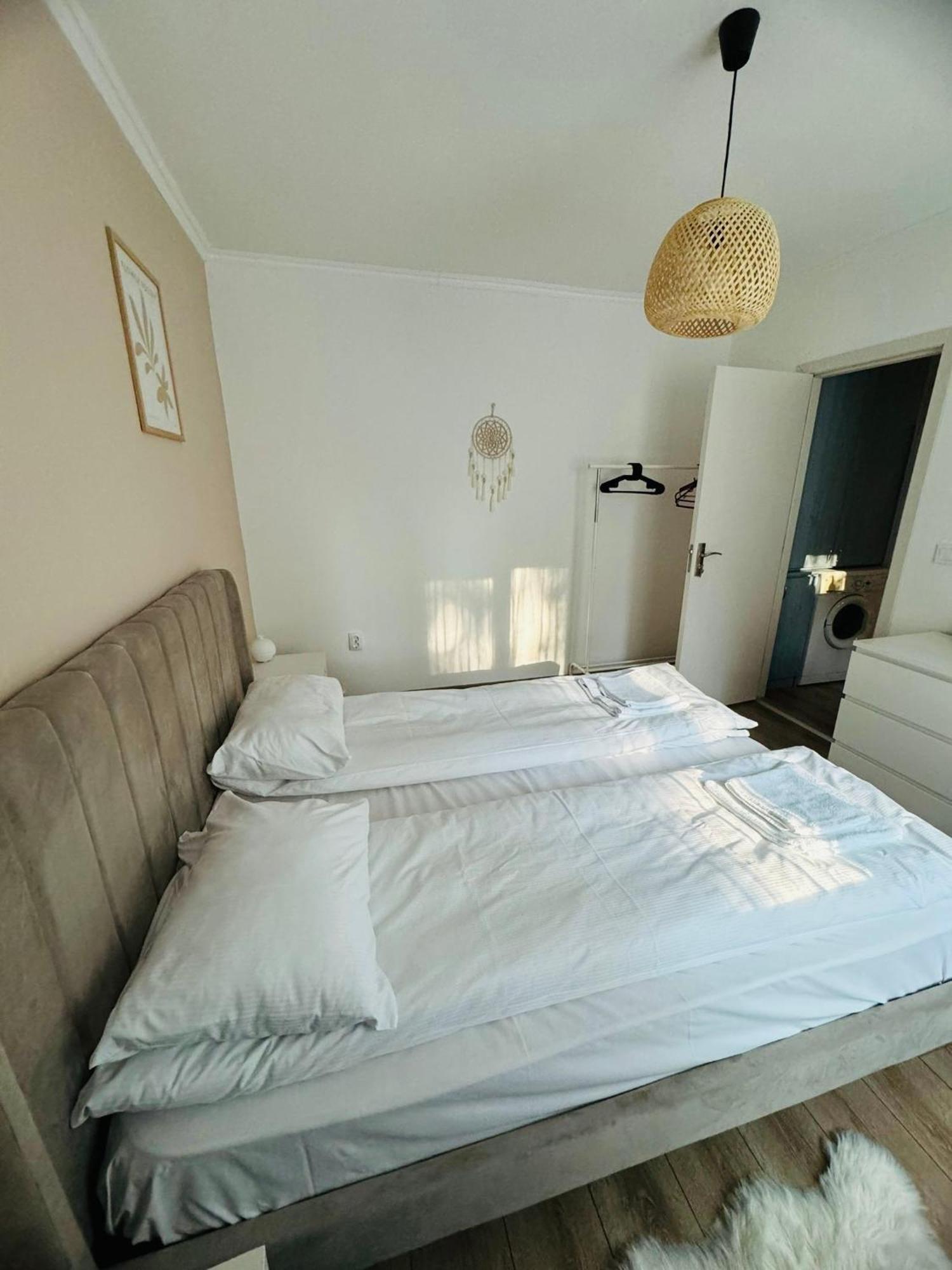 A'S Apartment Onesti Bagian luar foto